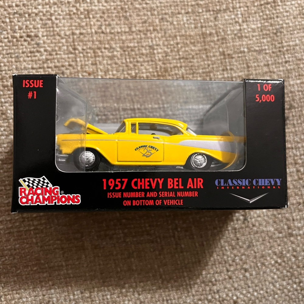 Racing Champions 1957 Chevy Bel Air Diecast Model scale 1:64